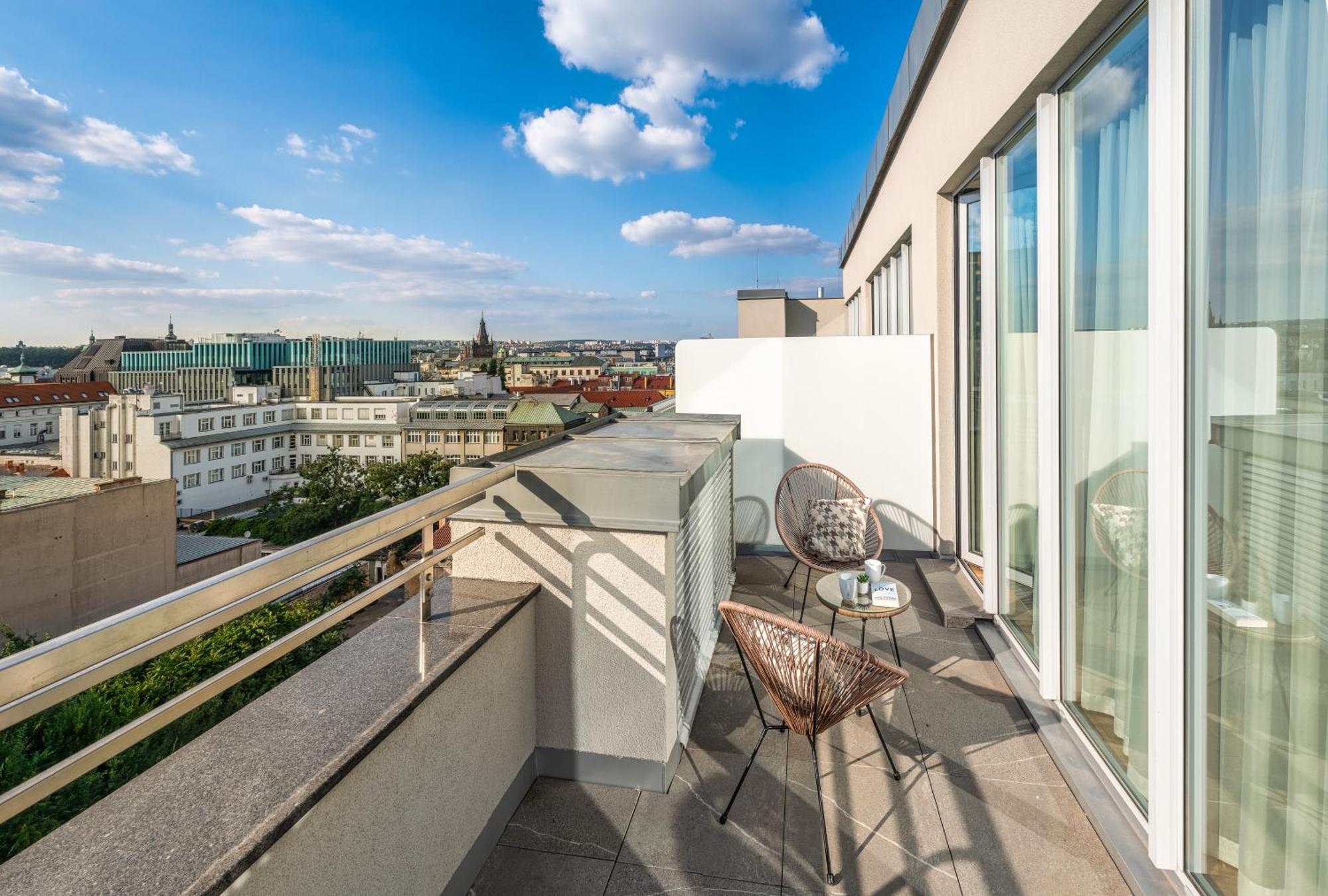 Vn17 Rooftop Suites By Adrez Prag Eksteriør billede
